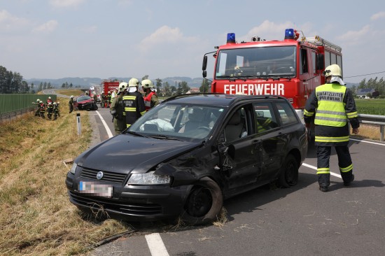 Zwei Verletzte bei Verkehrsunfall auf der Nibelungen Straße in Hinzenbach