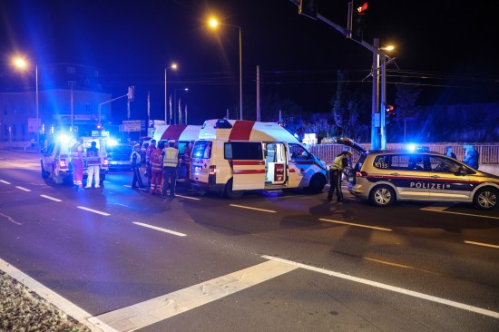 Vier Verletzte bei Verkehrsunfall auf der Kremstalstraße in Leonding
