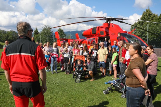 Notarzthubschrauber Martin 3 als Highlight bei der Herzkinder-Sommerwoche in Schlierbach
