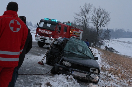 Feuerwehr und Rotes Kreuz bei Verkehrsunfall in Tollet im Einsatz