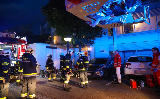Balkonbrand in Wels-Vogelweide beim Eintreffen der Feuerwehr bereits weitgehend gelöscht