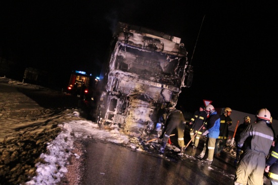 Lenker rettete sich aus brennendem LKW-Führerhaus