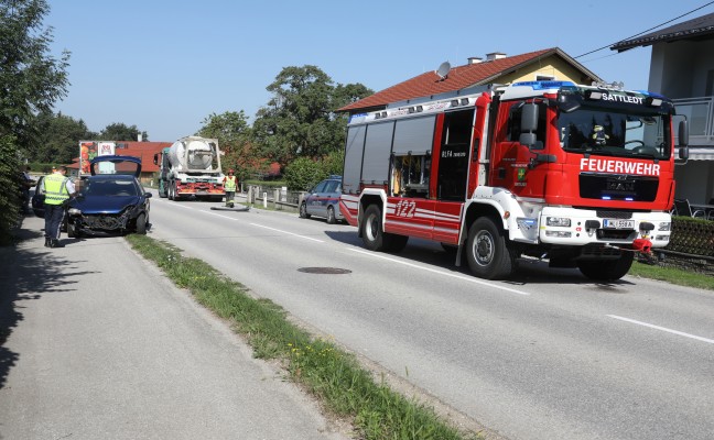 LKW und PKW kollidierten auf der Sattledter Strae in Sattledt