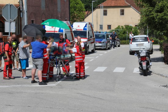 Notarzthubschraubereinsatz nach Verkehrsunfall zwischen PKW und Moped in Kematen am Innbach