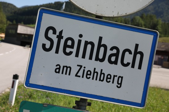 Gestürzte Mopedlenkerin in Steinbach am Ziehberg aus Bachbett gerettet