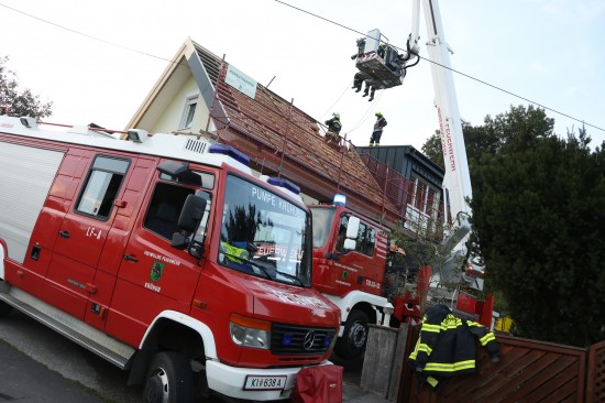 Dachstuhlbrand in Kremsmnster erfordert Einsatz von drei Feuerwehren