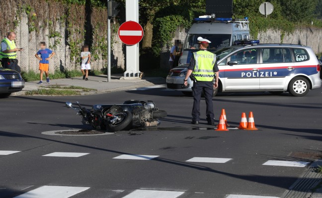 Verkehrsunfall mit Motorroller in Wels sorgte für Verkehrsbehinderungen