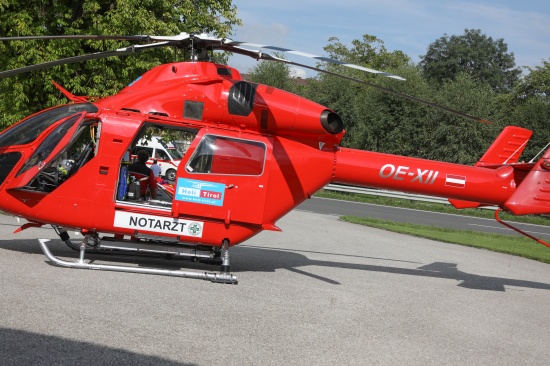 Notarzthubschrauber bei schwererer Verbrhung eines Kindes in Sattledt im Einsatz