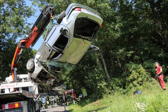 Autolenker bei Unfall in Hofkirchen im Traunkreis schwer verletzt