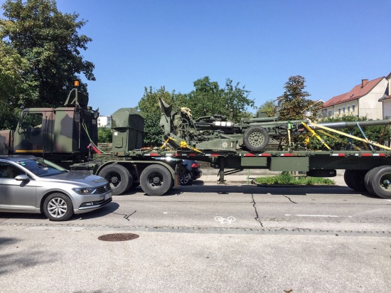 US-Militrkonvoi der Artillerie sorgte mit Irrfahrt durchs Welser Stadtzentrum fr Aufsehen und Verunsicherung