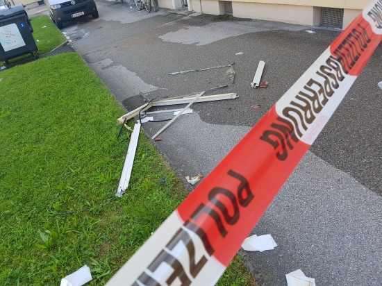 Hausbewohner (66) bei Explosion in Dachgeschoßwohnung in Linz-Kaplanhof schwer verletzt