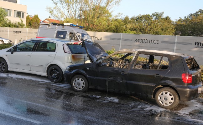 Auto begann whrend der Fahrt in Wels-Lichtenegg zu brennen