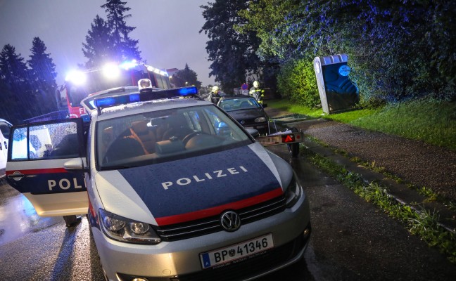 Brand eines mobilen WCs in Wels-Lichtenegg sorgt fr Einsatz der Feuerwehr