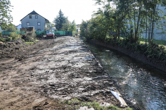 Unmut ber Erschwernisse bei Ufer- und Bachbettsanierungen im Zuge der Mhlbachabkehr