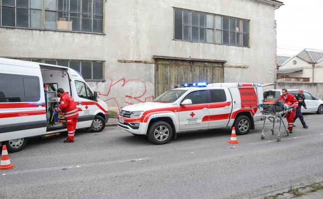 Frau in Wels-Innenstadt auf offener Straße niedergestochen