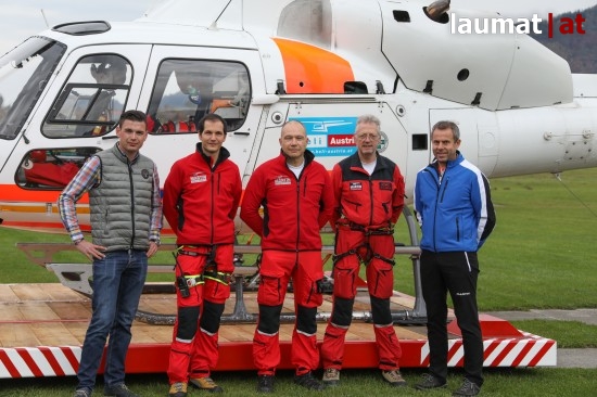 Michael Lehner (Stellvertretender Obmann des Flugplatzes Scharnstein), Hermann Schrall (Flugretter), Andy Ployer (Pilot), Dr. Dieter Linemayr (Notarzt) und Rudolf Raffelsberger (Brgermeister Scharnstein, VP)