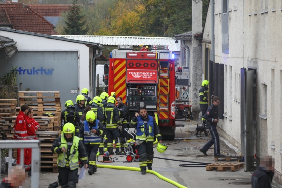 Drei Feuerwehren bei Brand in einem Betrieb in Neuhofen an der Krems im Einsatz