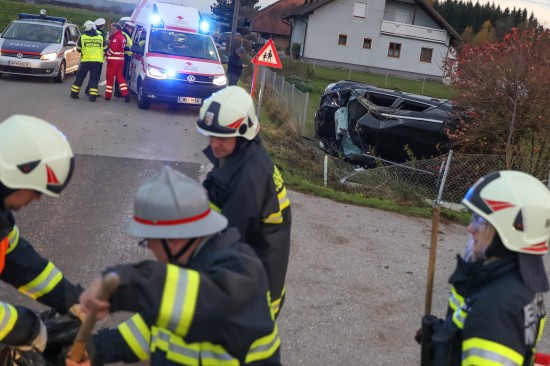 Drei Verletzte bei Verkehrsunfall auf der Mistelbacher Stra�e in Buchkirchen