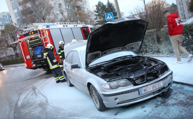 PKW-Brand in Wels-Vogelweide durch technischen Defekt