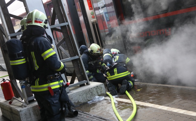 Brand eines Railjet-Waggons am Welser Hauptbahnhof