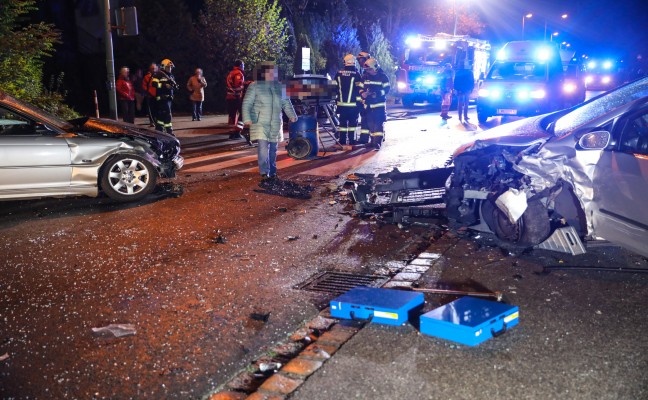 Drei Verletzte bei Verkehrsunfall mit drei Fahrzeugen in Wels-Vogelweide