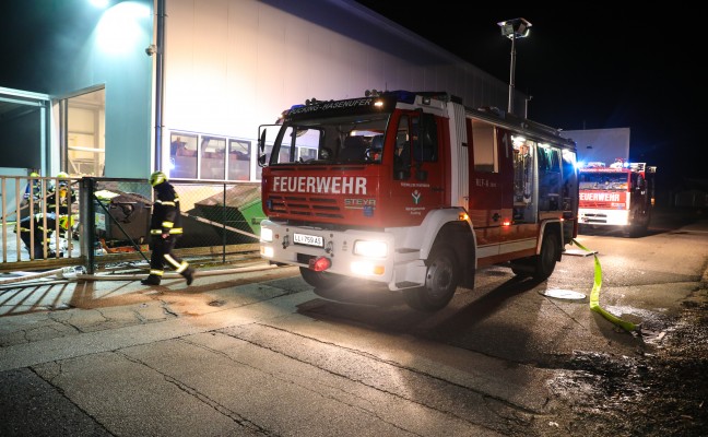 Brand in einem Gewerbebetrieb in Pucking von Security-Mitarbeiter entdeckt