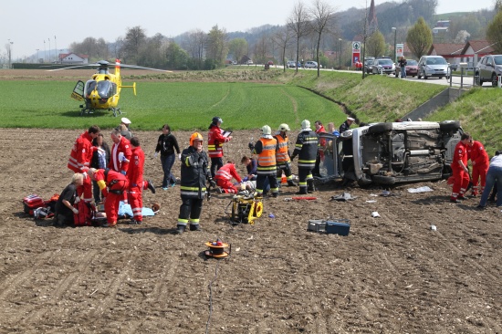 Acht Verletzte bei schwerem Verkehrsunfall in Weißkirchen an der Traun