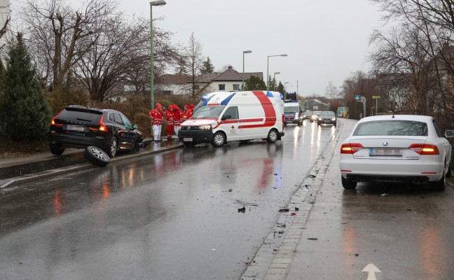 Schwerer Crash in Wels-Vogelweide endet zum Glck glimpflich